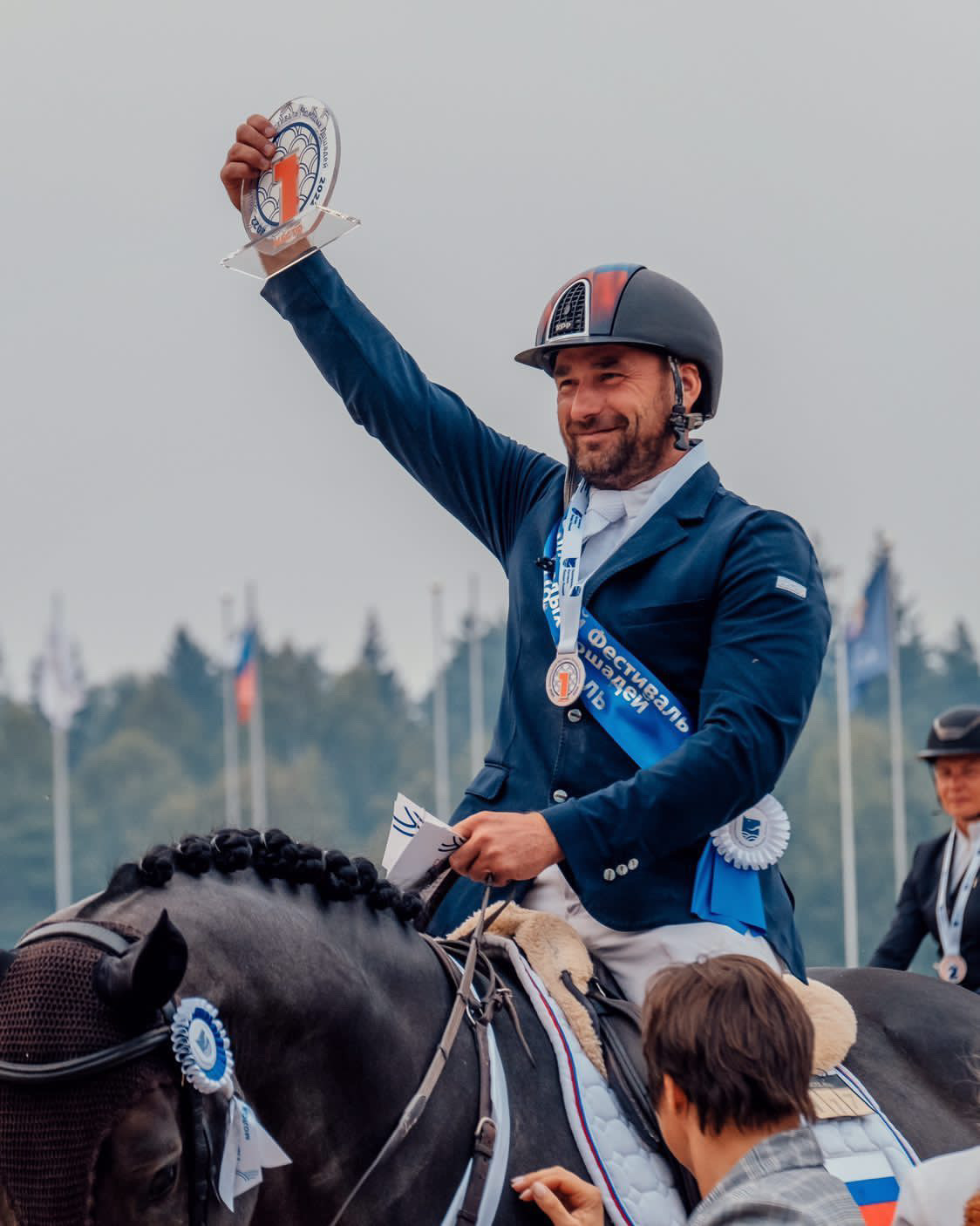 Horseka sport. Молодые жеребцы. Испытания молодых лошадей.